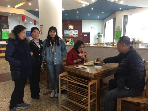 雄县服务区赠送水饺 - 副本.jpg 雄县服务区赠送水饺 - 副本.jpg