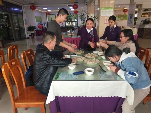 藁北服务区赠送水饺 - 副本.jpg 藁北服务区赠送水饺 - 副本.jpg