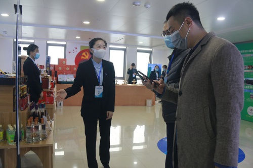 E:\禄发稿件\2021年\招商恳谈会照片\4会员平台讲解 - 副本.JPG E:\禄发稿件\2021年\招商恳谈会照片\4会员平台讲解 - 副本.JPG